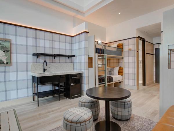 Moxy Banff : photo 2 de la chambre suite 1 chambre lit king-size