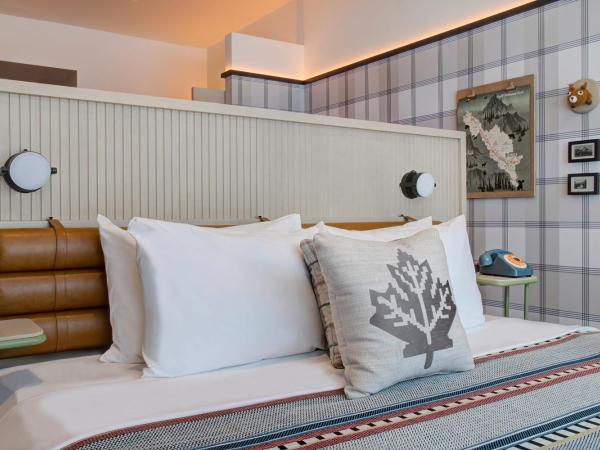 Moxy Banff : photo 5 de la chambre suite 1 chambre lit king-size