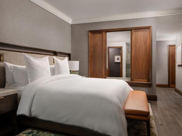 Four Seasons Resort Whistler : photo 1 de la chambre hébergement 3 chambres lits king-size résidence complexe hôtelier