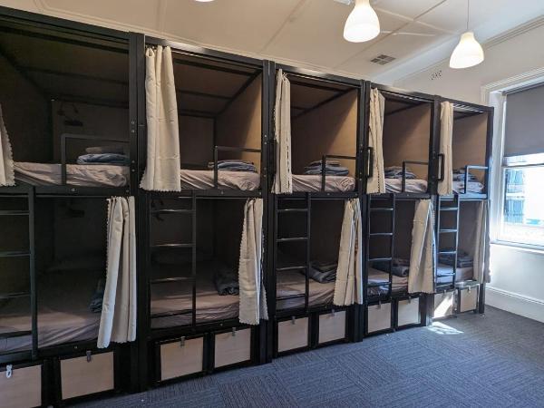 Base Camp Hostel : photo 1 de la chambre lit simple dans dortoir mixte