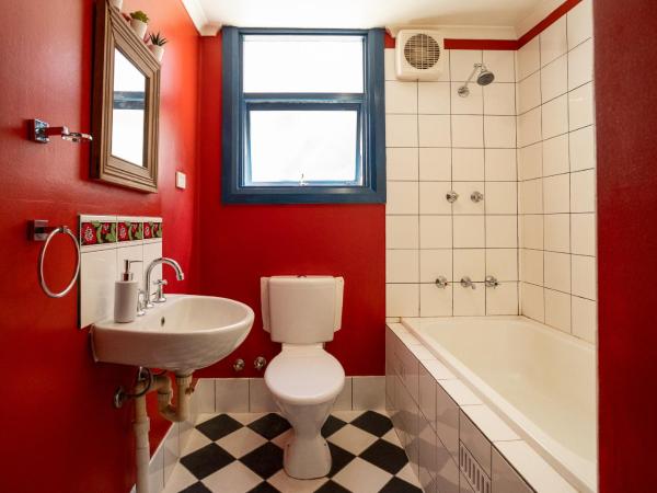 Base Camp Hostel : photo 5 de la chambre lit simple dans dortoir pour femmes