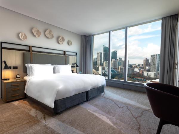Sofitel Sydney Darling Harbour : photo 5 de la chambre chambre lit king-size supérieure - adaptée aux personnes à mobilité réduite