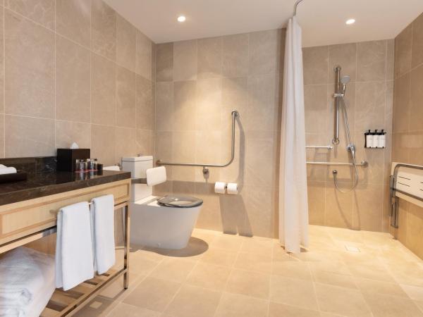 Sofitel Sydney Darling Harbour : photo 6 de la chambre chambre lit king-size supérieure - adaptée aux personnes à mobilité réduite