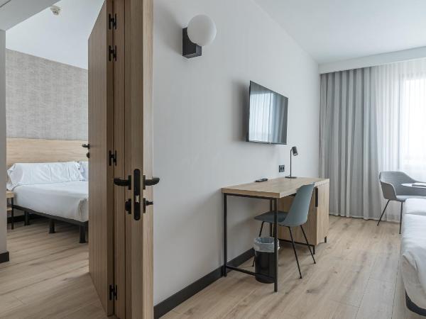 Hotel Blanca de Navarra : photo 1 de la chambre hébergement familial avec 2 chambres communicantes