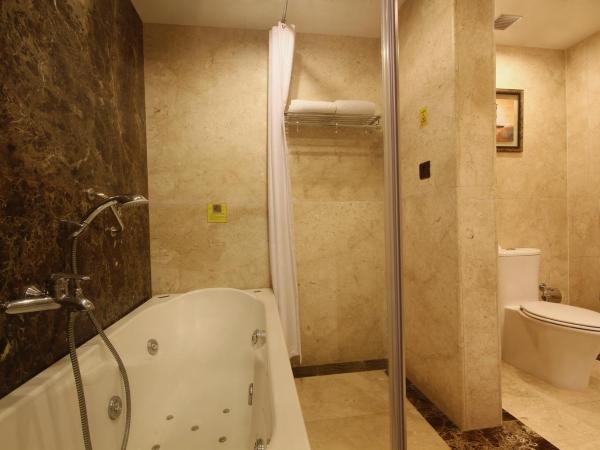 Fortune Select JP Cosmos, Bengaluru - Member ITC's hotel group : photo 3 de la chambre suite présidentielle