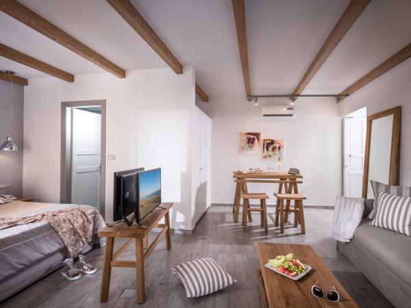 Omiros Boutique Hotel (Adults Only) : photo 9 de la chambre suite lit king-size classique