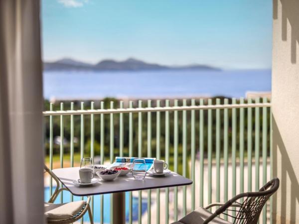 Valamar Lacroma Hotel : photo 3 de la chambre suite niveau v pour 2+2 personnes - vue sur mer