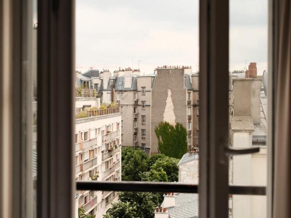 Hôtel Dalila : photo 3 de la chambre chambre supérieure dalila « sacré-cœur »
