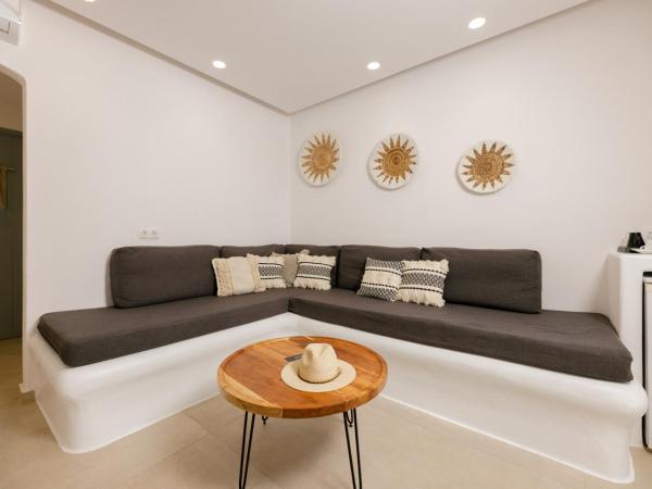 Naxos Finest Hotel & Villas : photo 10 de la chambre grand suite with private outdoor hot tub, hammam & sea view