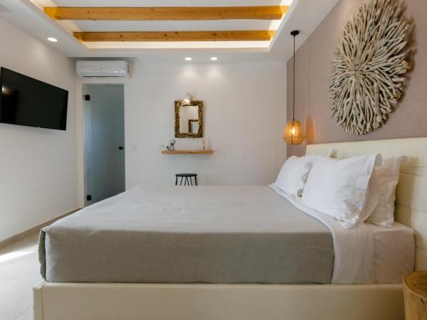 Naxos Finest Hotel & Villas : photo 3 de la chambre grand suite with private outdoor hot tub, hammam & sea view