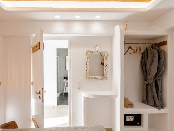 Naxos Finest Hotel & Villas : photo 8 de la chambre grand suite with private outdoor hot tub, hammam & sea view