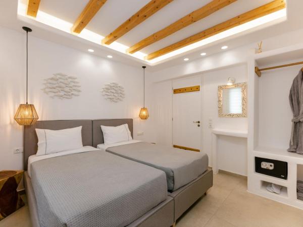 Naxos Finest Hotel & Villas : photo 7 de la chambre grand suite with private outdoor hot tub, hammam & sea view