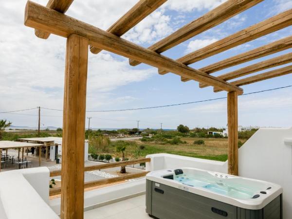Naxos Finest Hotel & Villas : photo 9 de la chambre grand suite with private outdoor hot tub, hammam & sea view