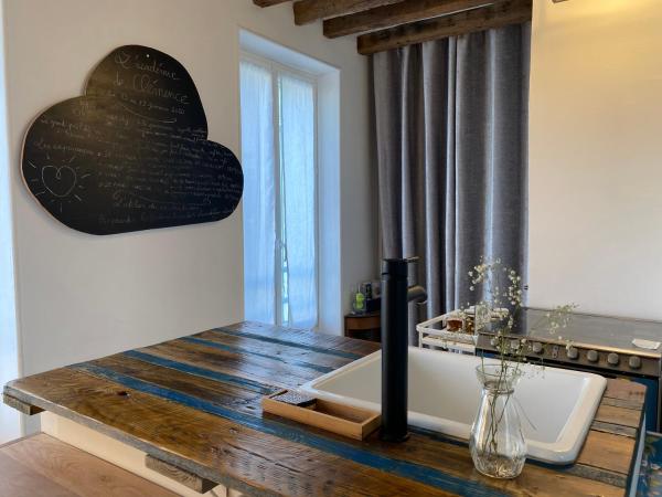 L'académie de Clémence, Guest House Paris-Roland-Garros : photo 2 de la chambre appartement - vue sur jardin