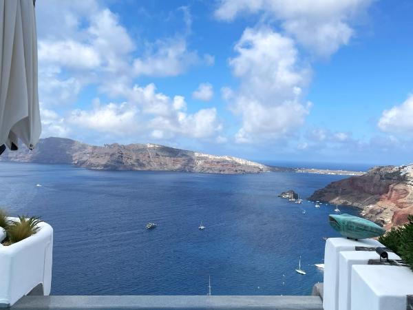 IKIES Santorini : photo 9 de la chambre maisonnette the sailor - vue sur caldera