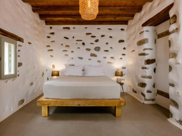 Naxos Finest Hotel & Villas : photo 3 de la chambre villa with outdoor hot tub & private pool