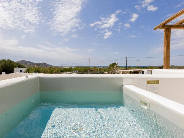 Naxos Finest Hotel & Villas : photo 9 de la chambre premium suite with private hot tub & sea view