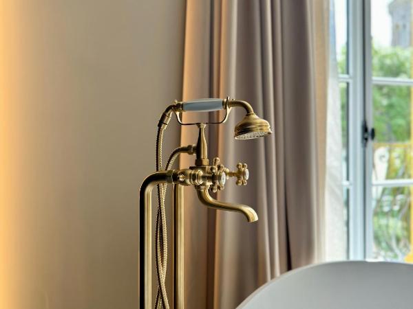 Clos du Cèdre - Maison et chambres d'Hôtes à Dinan : photo 4 de la chambre chambre double ou lits jumeaux deluxe avec balcon