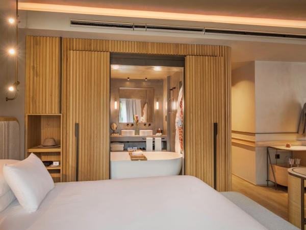 Only YOU Hotel Málaga : photo 3 de la chambre suite junior oy love