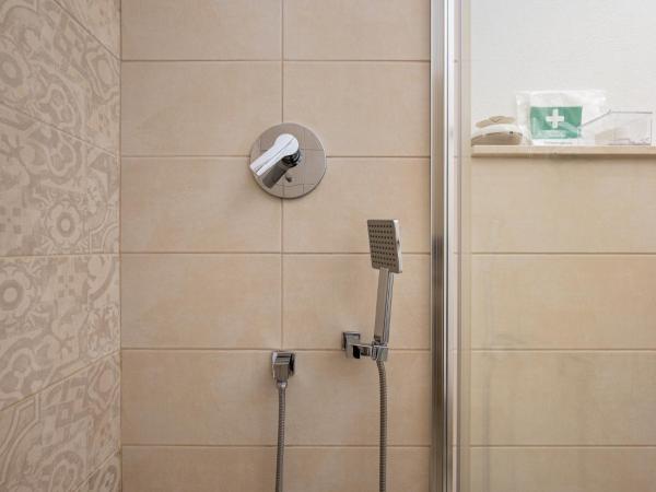 Your House Rooms : photo 7 de la chambre chambre double avec salle de bains privative