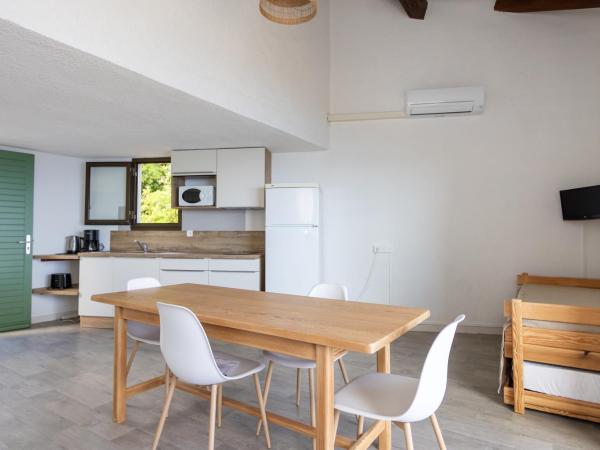 Residence Roc E Mare Cargèse : photo 9 de la chambre appartement 1 chambre avec vue sur mer (6 adultes)