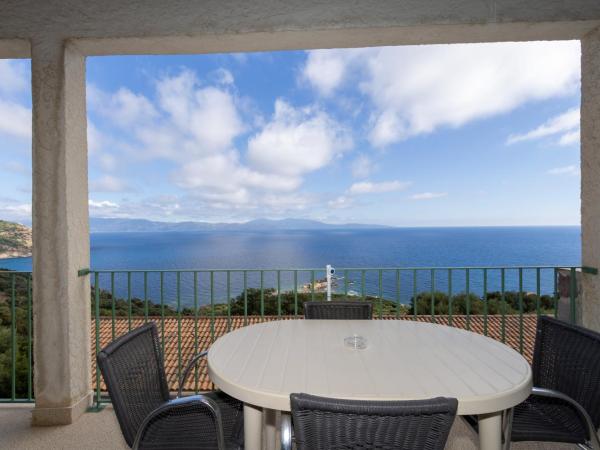 Residence Roc E Mare Cargèse : photo 10 de la chambre appartement 1 chambre avec vue sur mer (6 adultes)