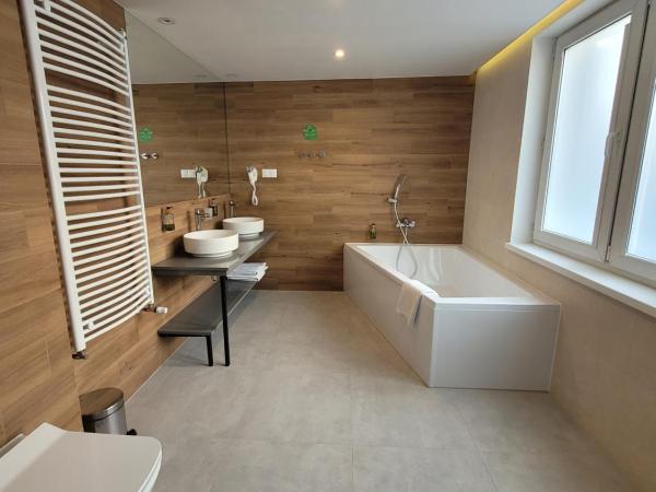 Halo Toruń : photo 6 de la chambre chambre double deluxe avec baignoire