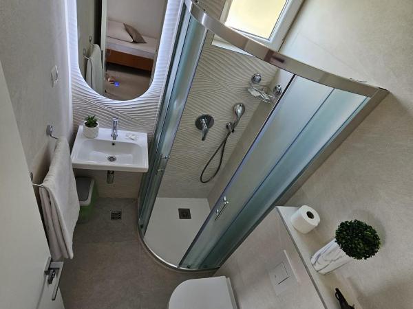 Pansion Komfor Moča : photo 5 de la chambre chambre triple avec balcon