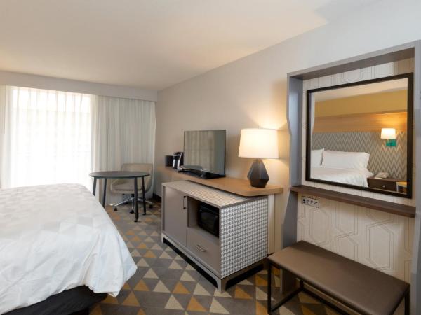 Holiday Inn & Suites Orlando SW - Celebration Area, an IHG Hotel : photo 7 de la chambre chambre lit king-size standard avec canapé-lit - non-fumeurs