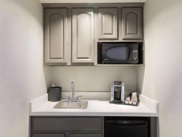 Holiday Inn & Suites Orlando SW - Celebration Area, an IHG Hotel : photo 4 de la chambre suite lit queen-size