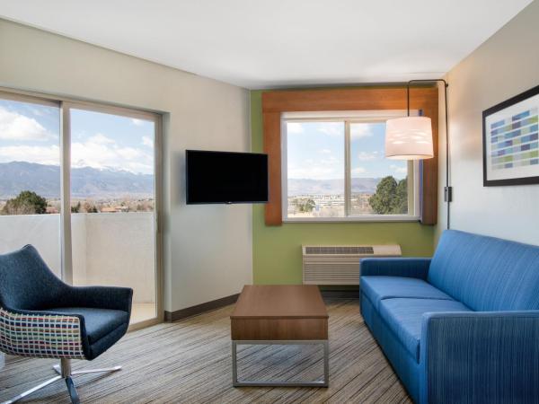Holiday Inn Express & Suites Colorado Springs-Airport, an IHG Hotel : photo 3 de la chambre suite 1 chambre lit king-size