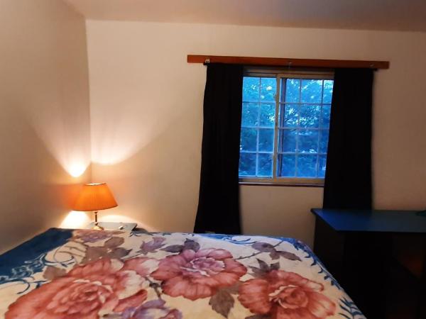 Gîte d'Iberville : photo 8 de la chambre chambre double avec salle de bains commune