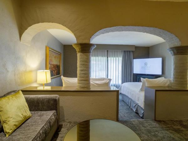 Quinta Real Guadalajara : photo 7 de la chambre suite principale avec 2 lits