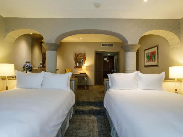Quinta Real Guadalajara : photo 8 de la chambre suite principale avec 2 lits