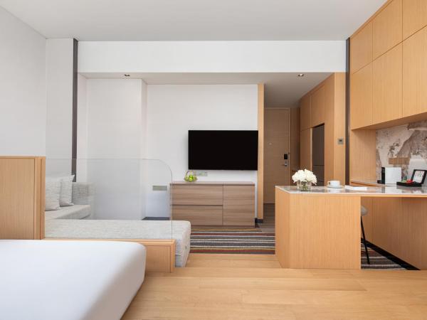 Fraser Place Wujiaochang Shanghai - Adjoin business center, free minibar : photo 1 de la chambre premier tatami room - refrigerator & 2-in-1 washer dryer & microwave