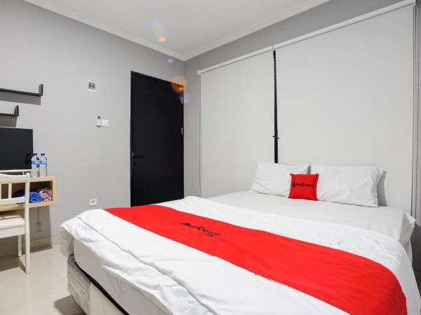 RedDoorz near Jakarta International Velodrome : photo 3 de la chambre chambre double deluxe