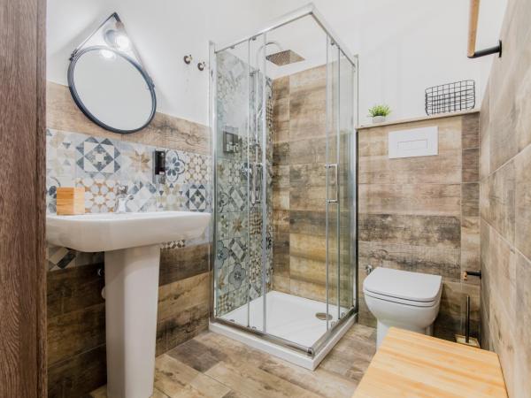 Panurban : photo 3 de la chambre chambre double avec salle de bains privative