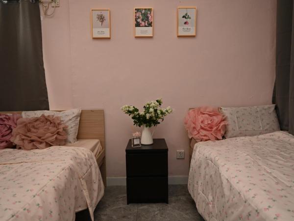 YHA Jockey Club Mt. Davis Youth Hostel : photo 4 de la chambre chambre triple avec 1 lit double et 1 lit simple