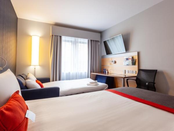 Holiday Inn Express Edinburgh - Royal Mile, an IHG Hotel : photo 2 de la chambre chambre double standard avec canapé-lit