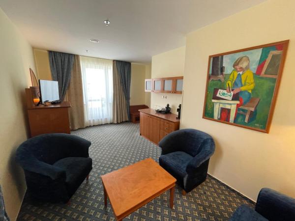 Ramada Prague City Centre : photo 1 de la chambre suite junior avec terrasse