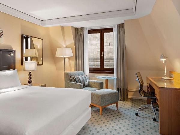 Hilton Dresden an der Frauenkirche : photo 4 de la chambre chambre exécutive lit queen-size