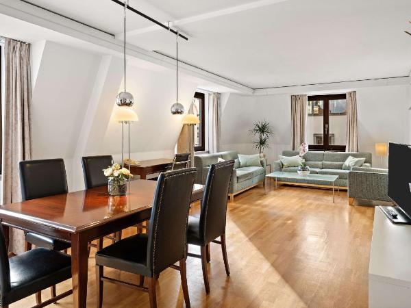 Hilton Dresden an der Frauenkirche : photo 7 de la chambre suite d’angle lit king-size