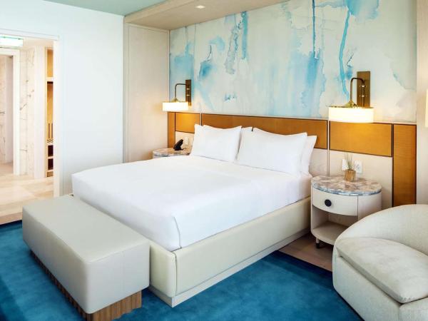 Conrad Orlando : photo 2 de la chambre luxury one-bedroom king suite with balcony and lagoon view