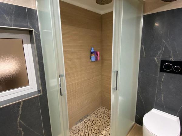 Lovely homes : photo 4 de la chambre chambre lit king-size avec baignoire spa