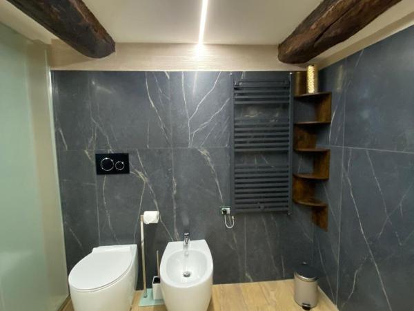 Lovely homes : photo 6 de la chambre chambre lit king-size avec baignoire spa