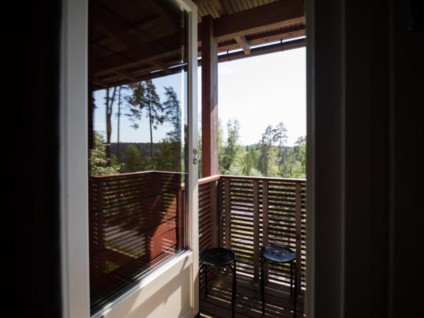 Haltia Lake Lodge nature boutique hotel & glamping : photo 8 de la chambre lodge avec lits jumeaux