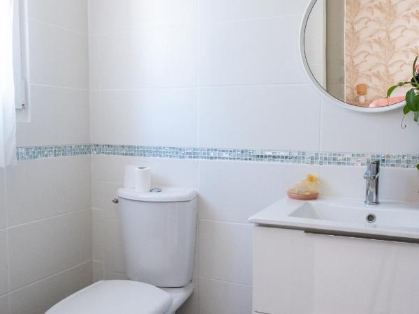 - MINOR SWING appartement- Casa Monica maison d'hôte : photo 9 de la chambre chambre lit queen-size - vue sur jardin