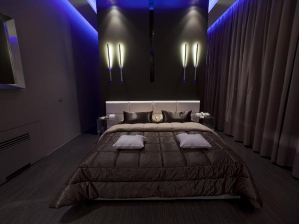 Le Camp Suite & Spa : photo 8 de la chambre suite junior avec douche accessible en fauteuil roulant - adaptée aux personnes à mobilité réduite