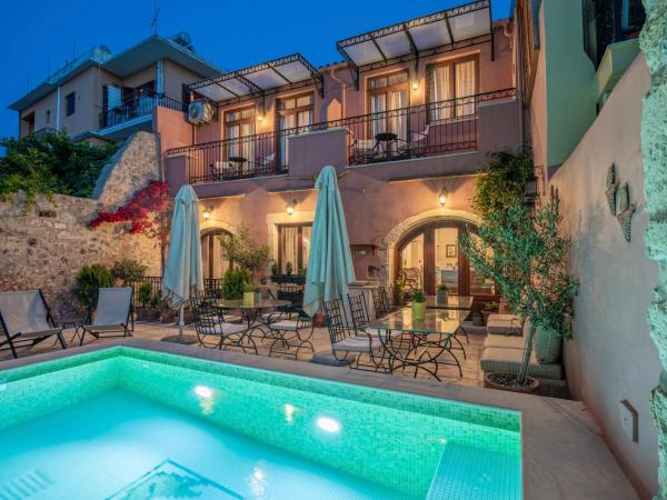 Phaedra Suites : photo 1 de la chambre suite avec balcon et vue sur la piscine