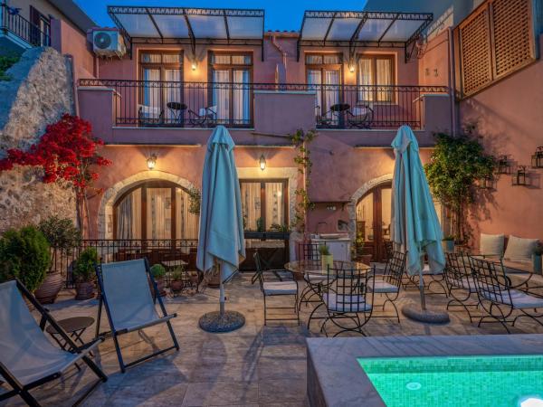 Phaedra Suites : photo 2 de la chambre suite avec balcon et vue sur la piscine